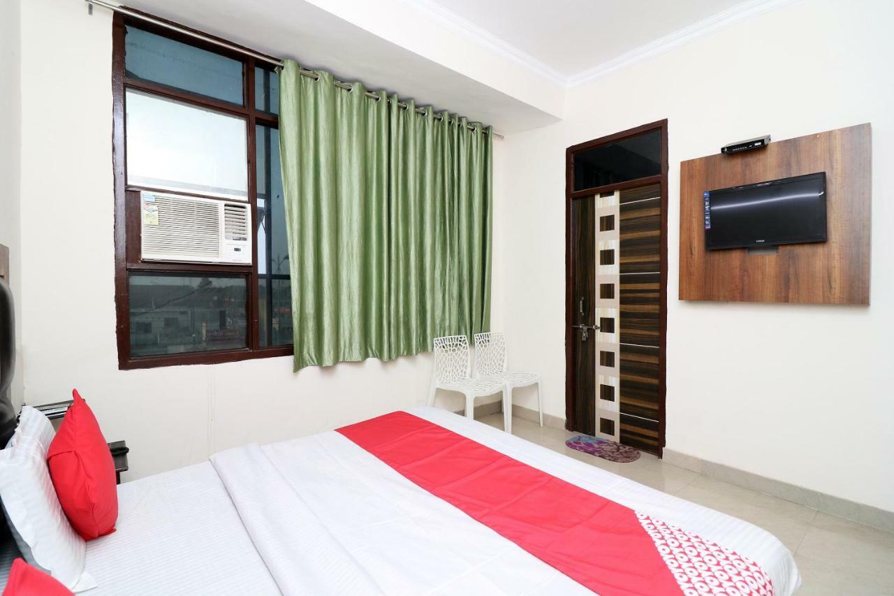Oyo 24958 Hotel Dayal Belanganj Екстер'єр фото