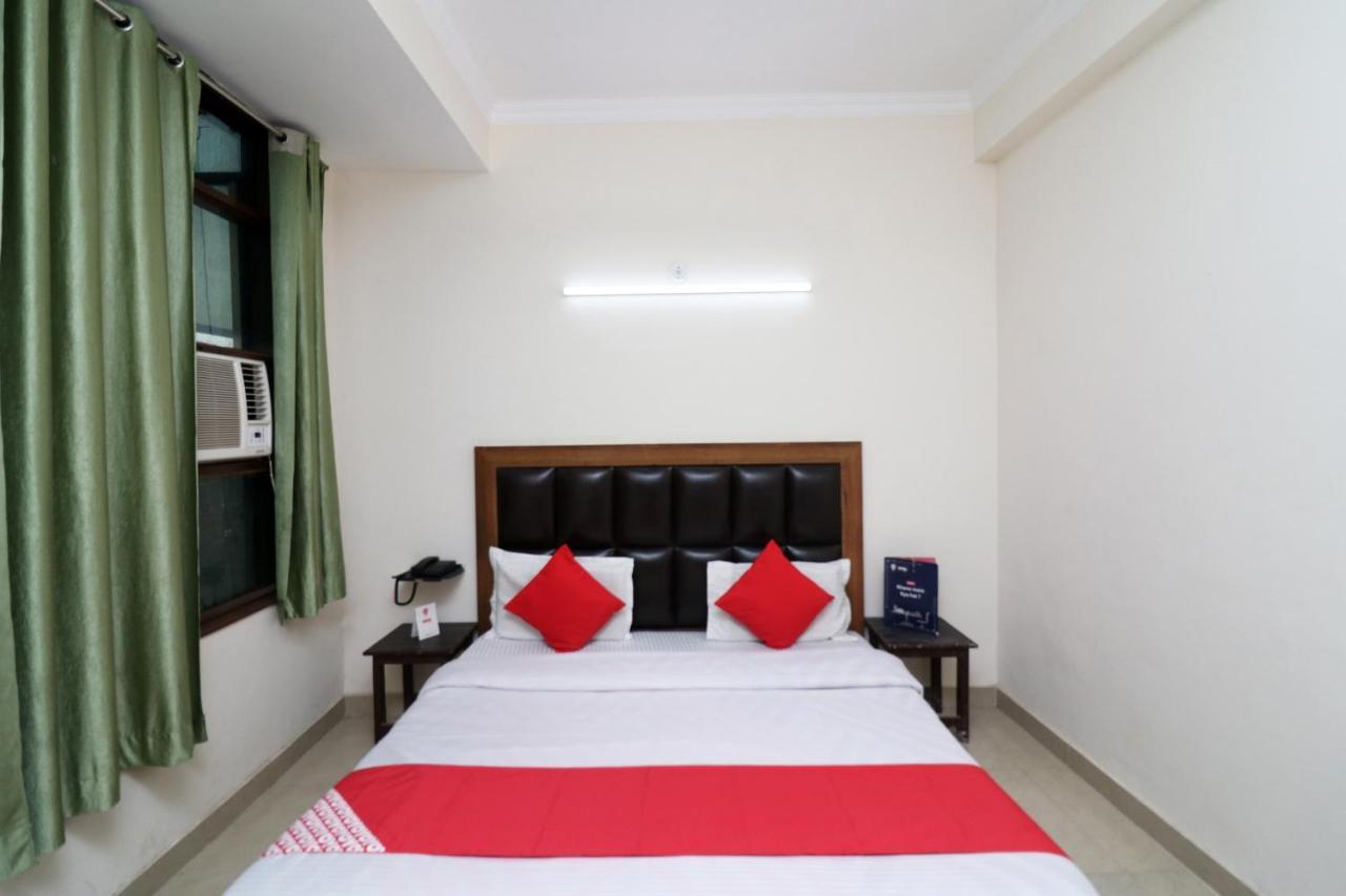 Oyo 24958 Hotel Dayal Belanganj Екстер'єр фото
