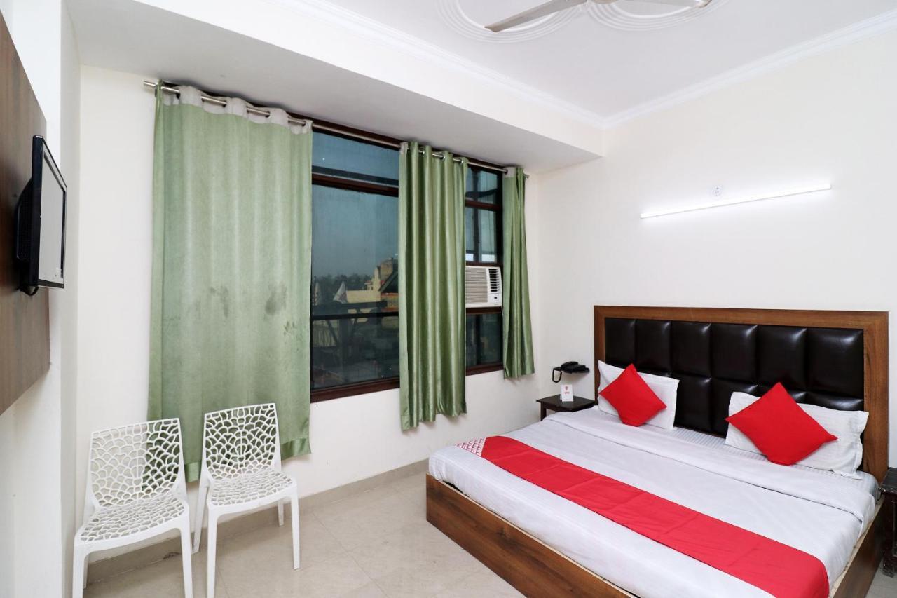 Oyo 24958 Hotel Dayal Belanganj Екстер'єр фото