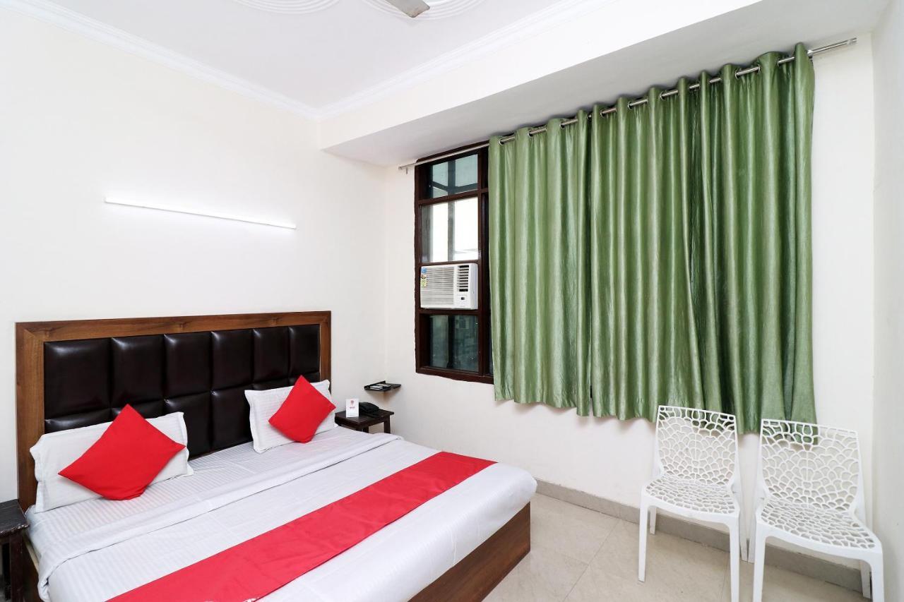 Oyo 24958 Hotel Dayal Belanganj Екстер'єр фото