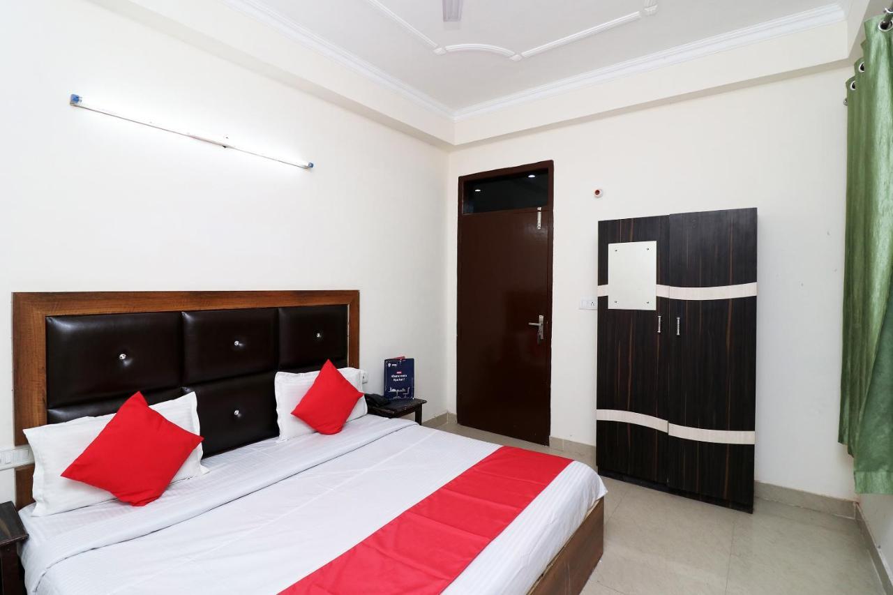Oyo 24958 Hotel Dayal Belanganj Екстер'єр фото