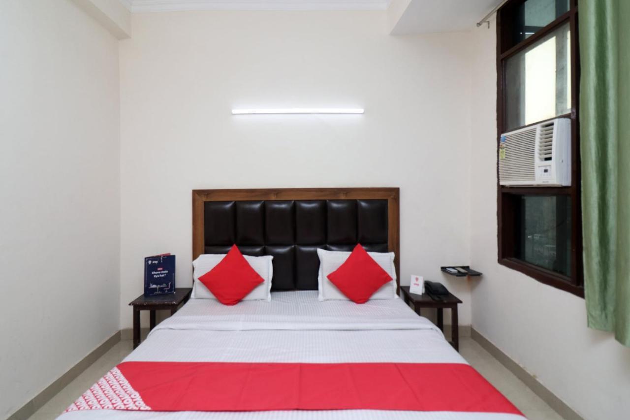 Oyo 24958 Hotel Dayal Belanganj Екстер'єр фото