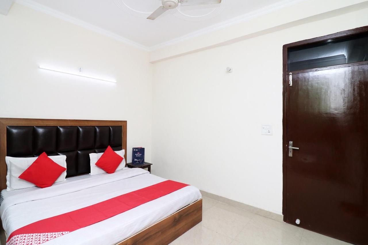 Oyo 24958 Hotel Dayal Belanganj Екстер'єр фото